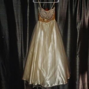 David's Bridal Gown Size 0-2